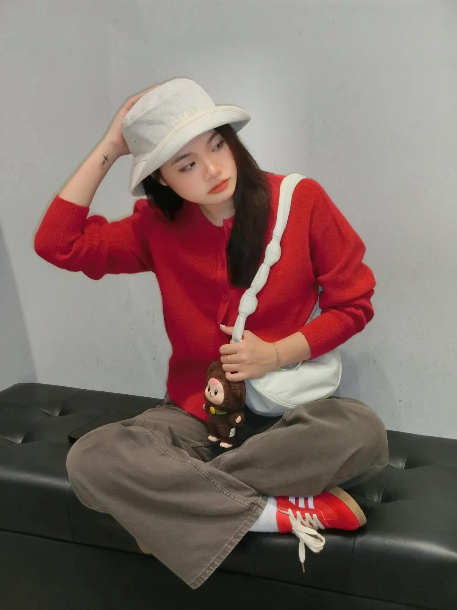 4 công thức phối đồ đỏ không amp;#34;dừamp;#34;, giúp nàng diện lên trông sành điệu và amp;#34;hackamp;#34; tuổi mùa Giáng Sinh này - 5