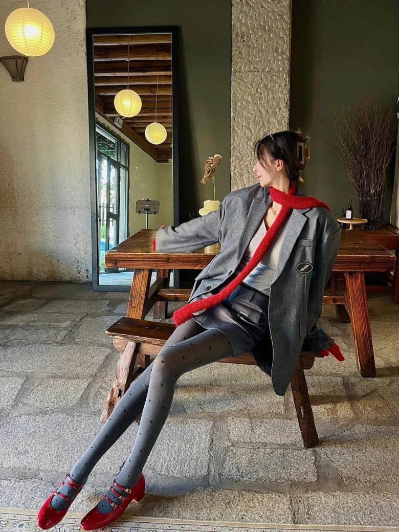 4 công thức phối đồ đỏ không amp;#34;dừamp;#34;, giúp nàng diện lên trông sành điệu và amp;#34;hackamp;#34; tuổi mùa Giáng Sinh này - 10