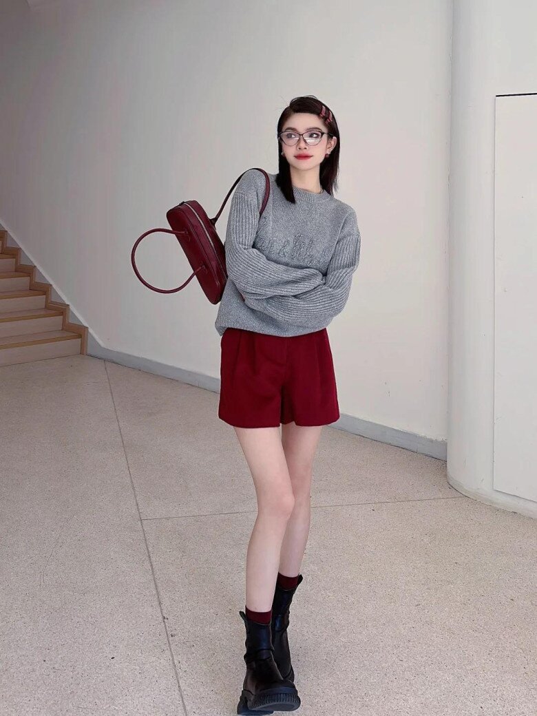 4 công thức phối đồ đỏ không amp;#34;dừamp;#34;, giúp nàng diện lên trông sành điệu và amp;#34;hackamp;#34; tuổi mùa Giáng Sinh này - 11