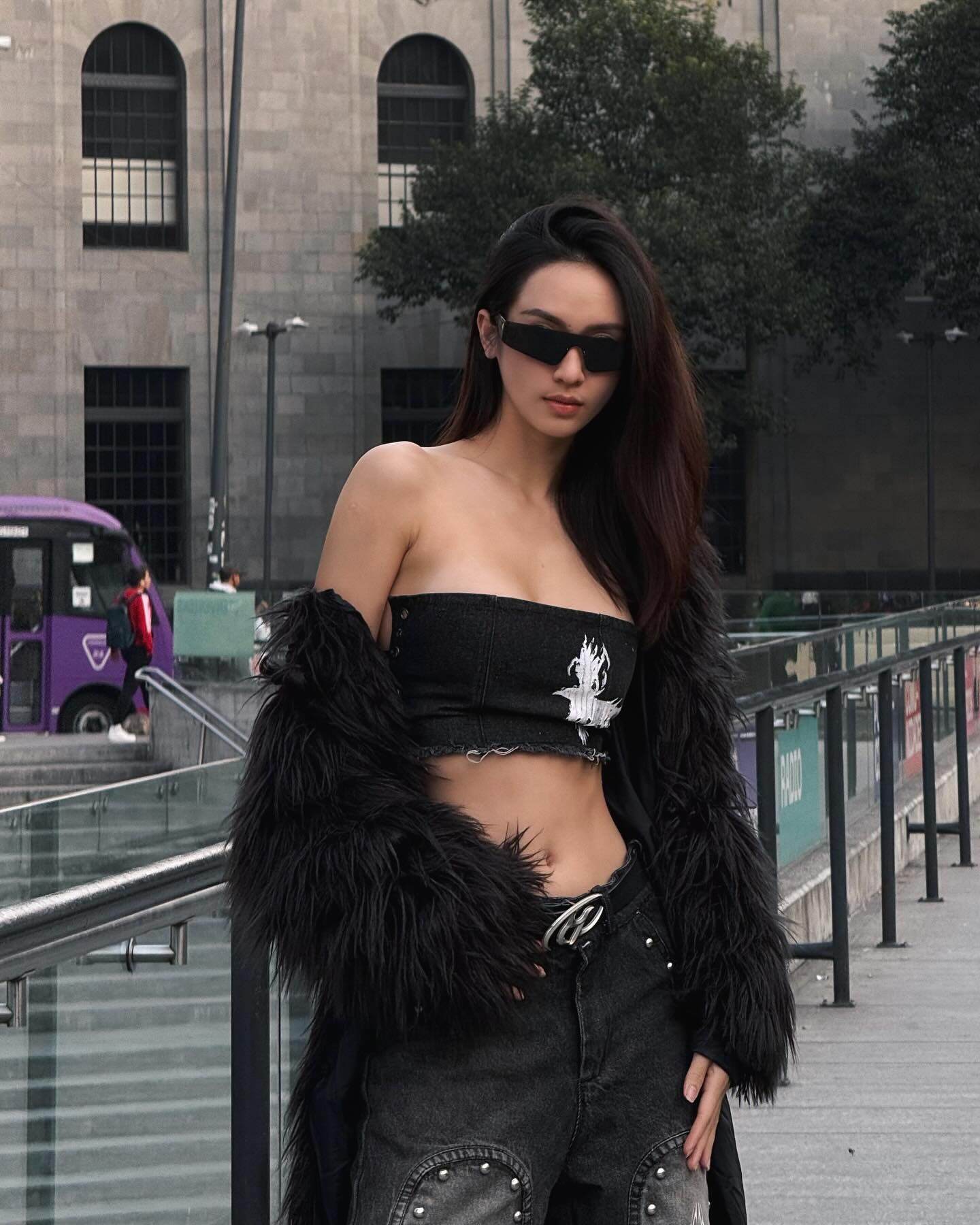 Á hậu hẹn hò chồng cũ Diệp Lâm Anh gây “bỏng mắt” với gu mặc khoe thềm ngực căng tràn, đường cong không góc chết - 13