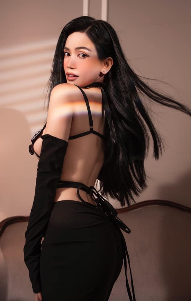 amp;#34;Nữ hoàng nội yamp;#34; sắp bị tước danh xưng vào tay mỹ nhân Việt có visual y hệt, gu ăn mặc hở bạo chẳng kém Ngọc Trinh - 9