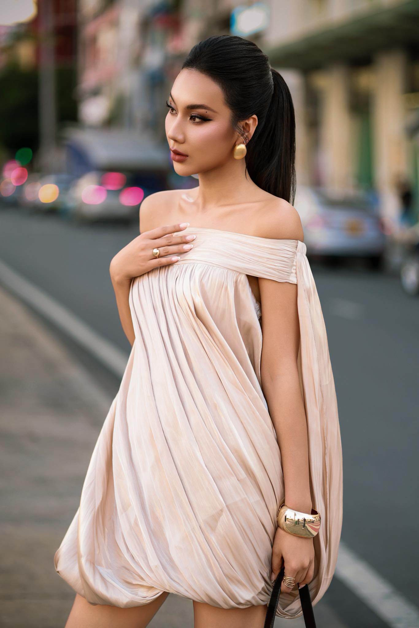 Hotgirl Tuyệt tình cốc xưa mặc amp;#34;mát mẻamp;#34;, U40 làm mẹ đơn thân quyến rũ, thay đổi phong cách khác trước hoàn toàn - 7