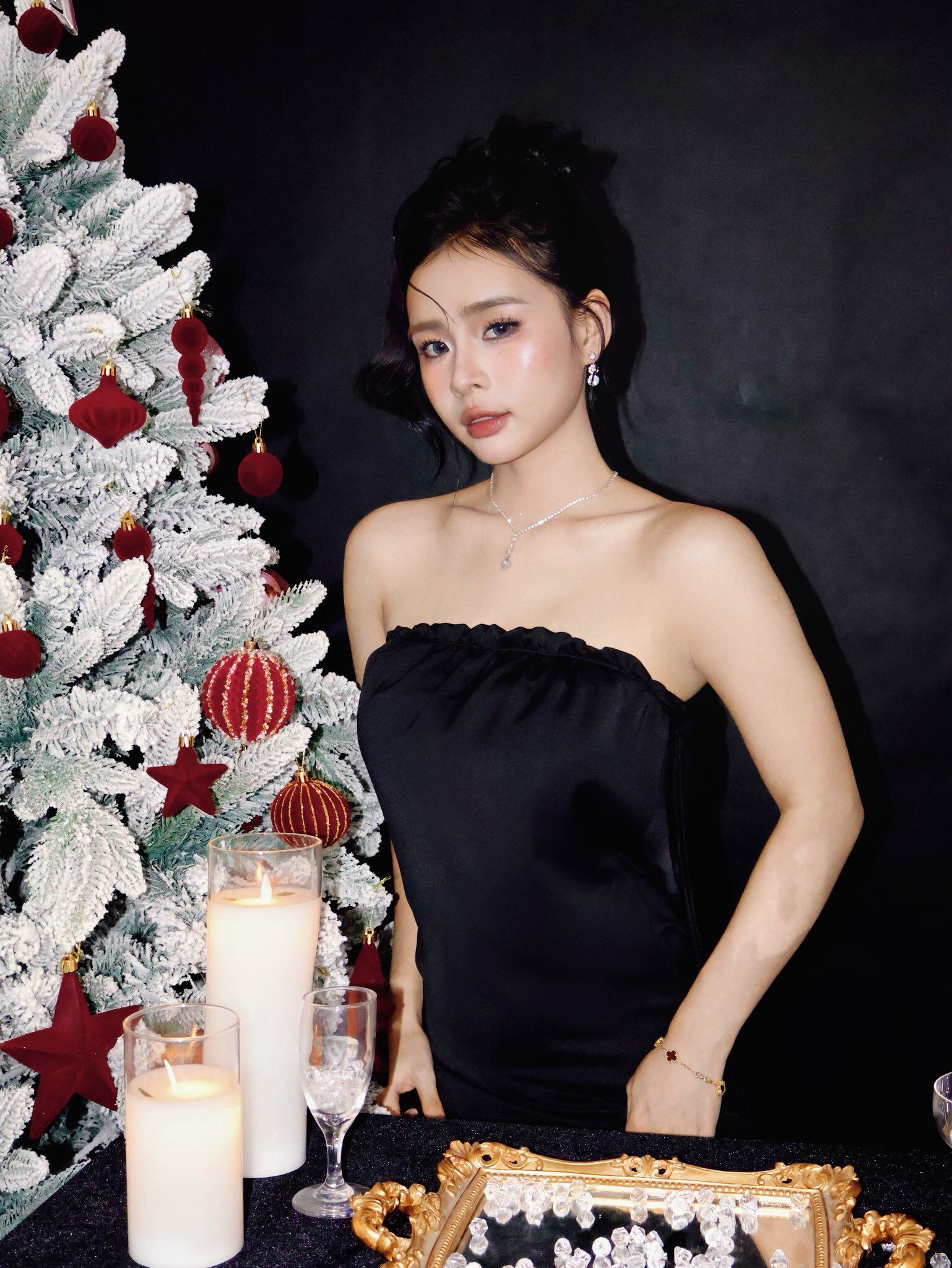 Vẻ quyến rũ của bà mẹ 1 con đúng chuẩn mòn con mắt.