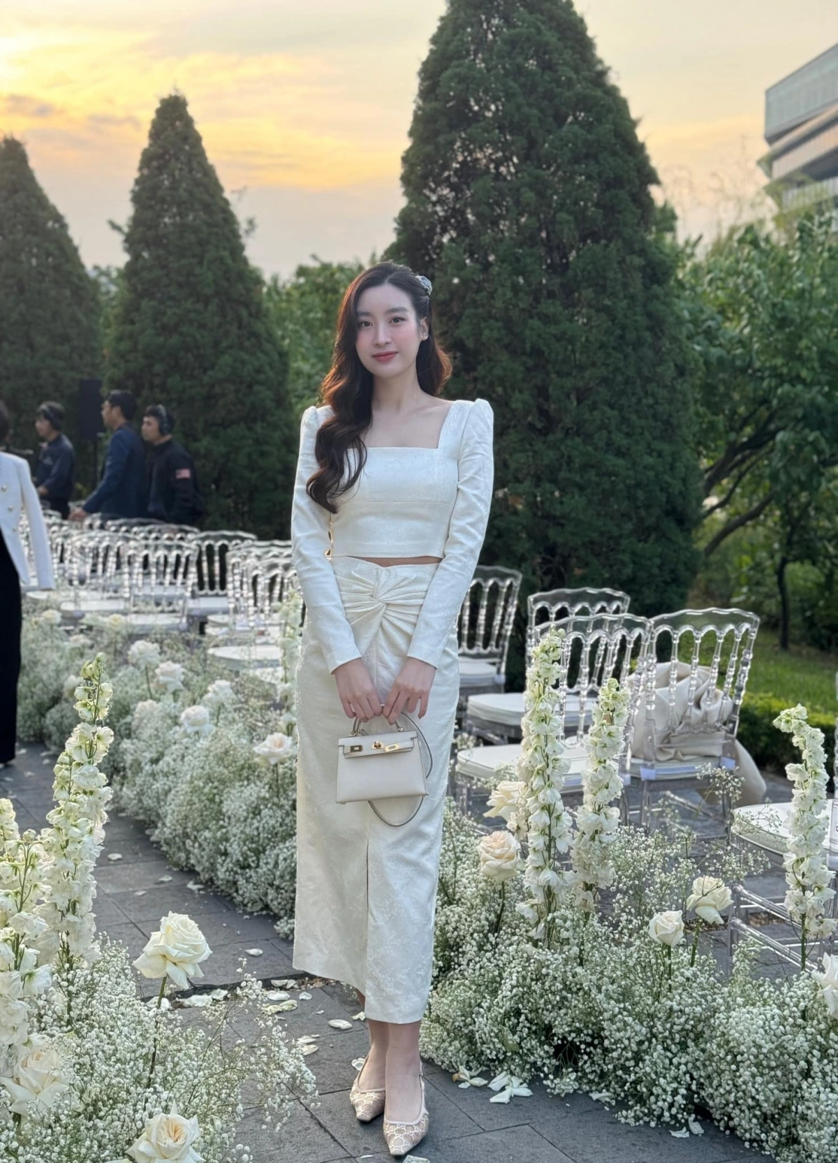 4 kiểu chân váy tối giản được nàng dâu hào môn “chọn mặt gửi vàng”, mặc thế nào cũng sang chảnh ngút ngàn - 10