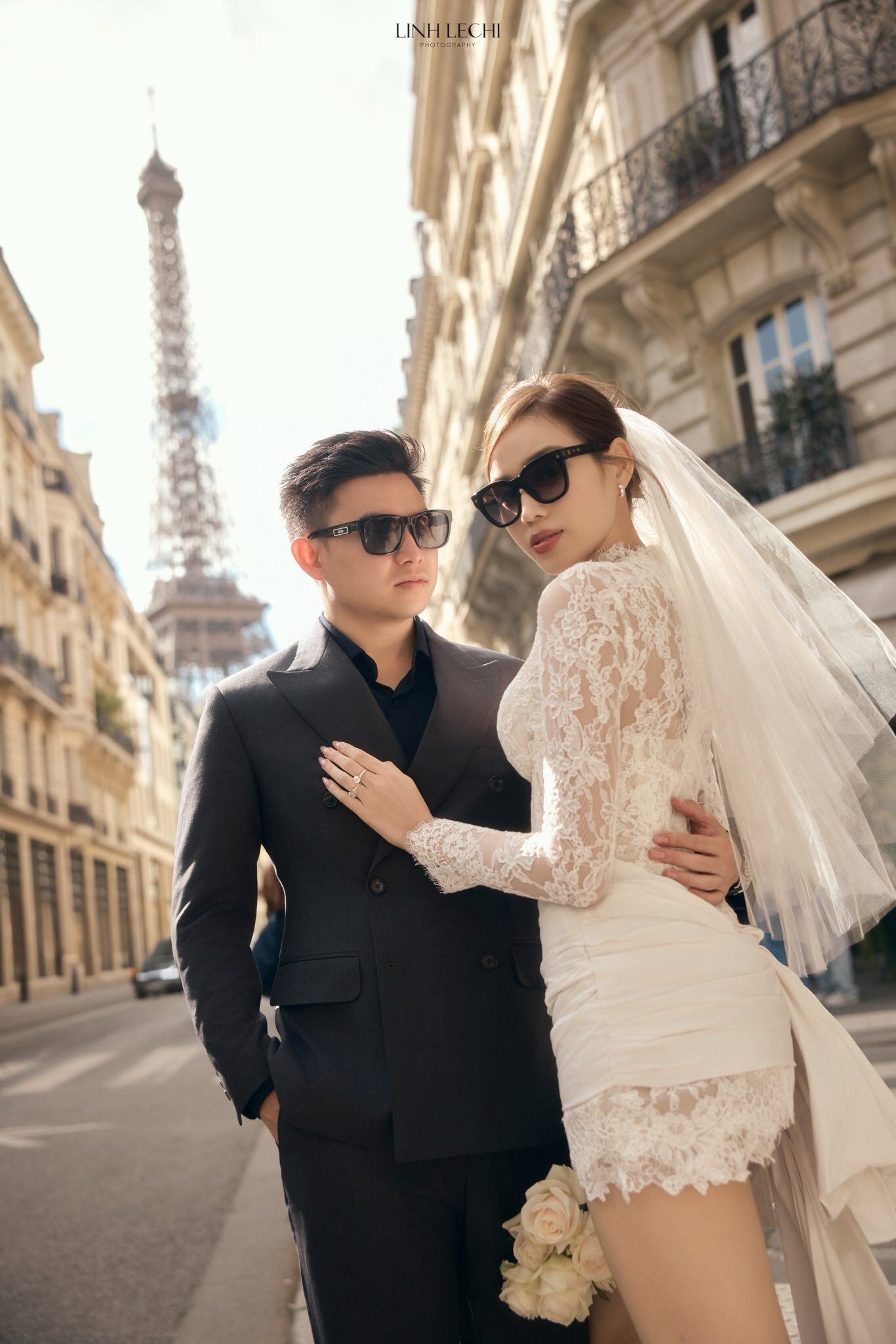 Hoa hậu Đỗ Thị Hà khoe amp;#34;cặp kiếm Nhậtamp;#34; dài 1m11 trứ danh trong bộ ảnh cưới đẹp như tranh ở Paris - 3