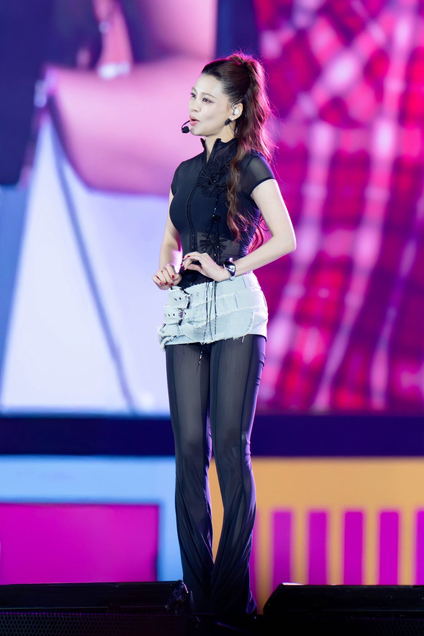 Nữ thần Vpop U40 đẹp chấp cả dàn hoa hậu, sở hữu hàng hiệu amp;#34;khủngamp;#34; không kém ai, nay yêu đạo diễn trăm tỷ - 15