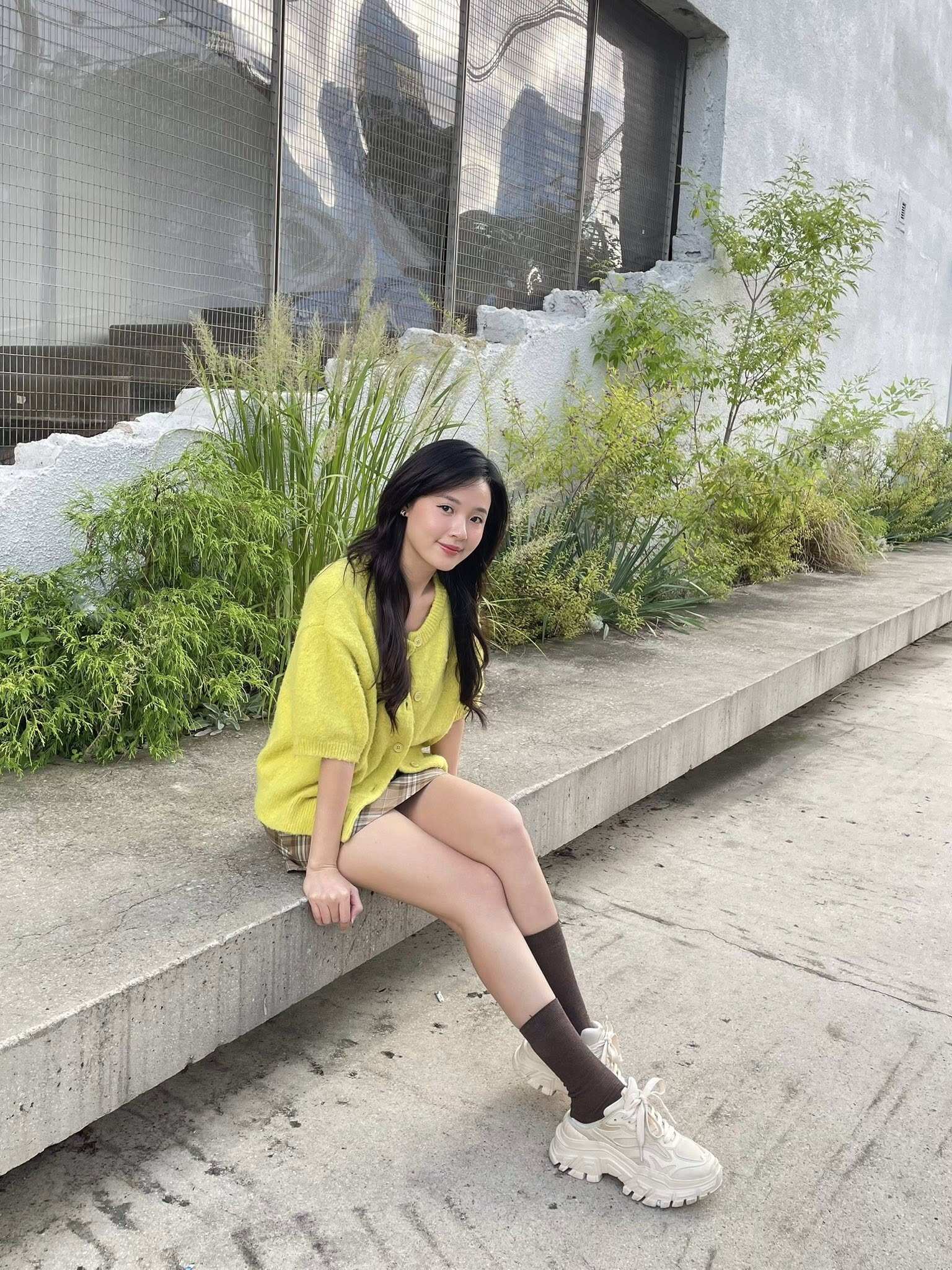 Midu dạo này giấu tiệt body amp;#34;mê ngườiamp;#34; với đồ rộng thùng thình, khác hẳn lúc xưa mặc gợi cảm đi dạy - 6