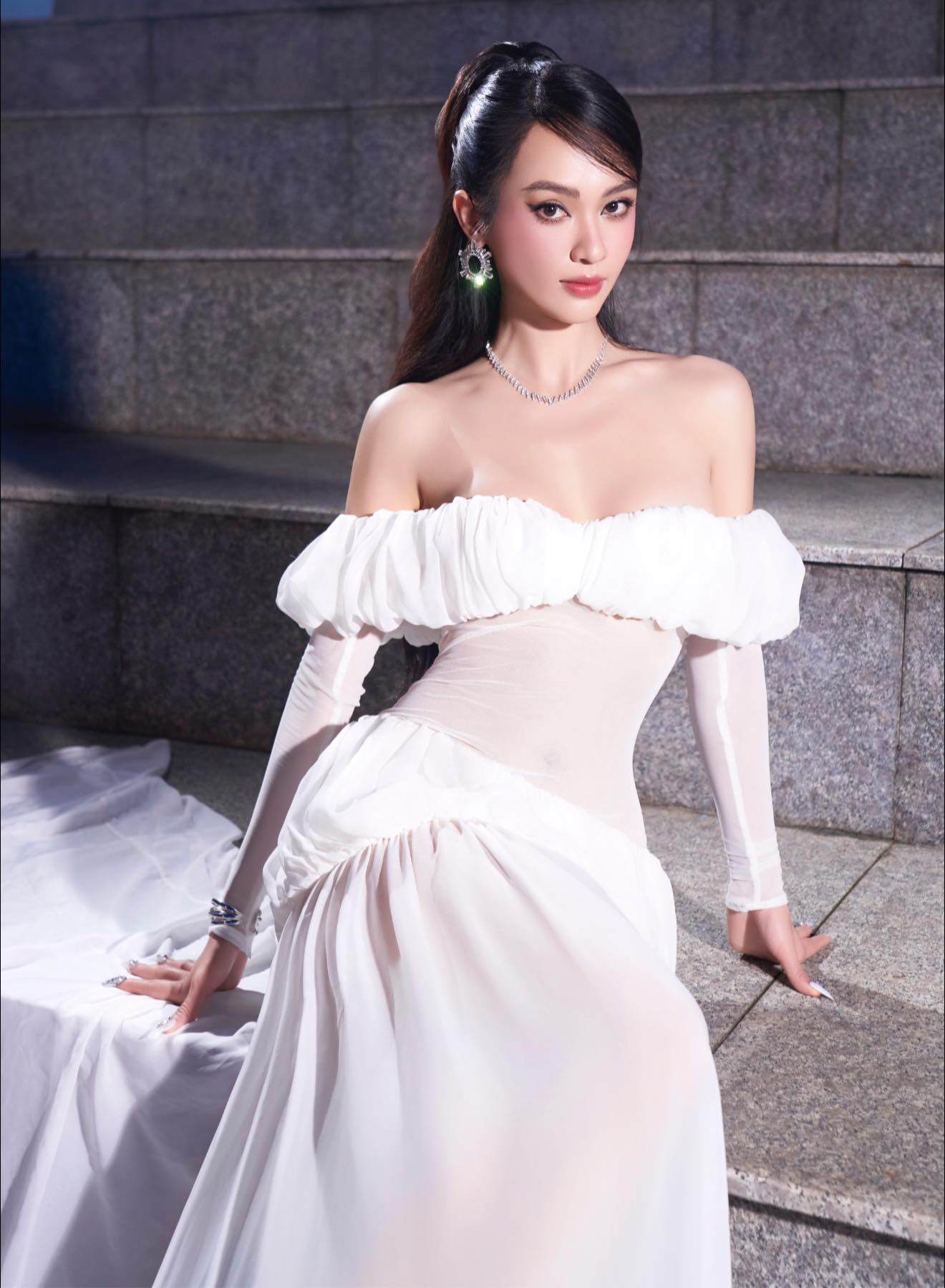 Á hậu hẹn hò chồng cũ Diệp Lâm Anh gây “bỏng mắt” với gu mặc khoe thềm ngực căng tràn, đường cong không góc chết - 9