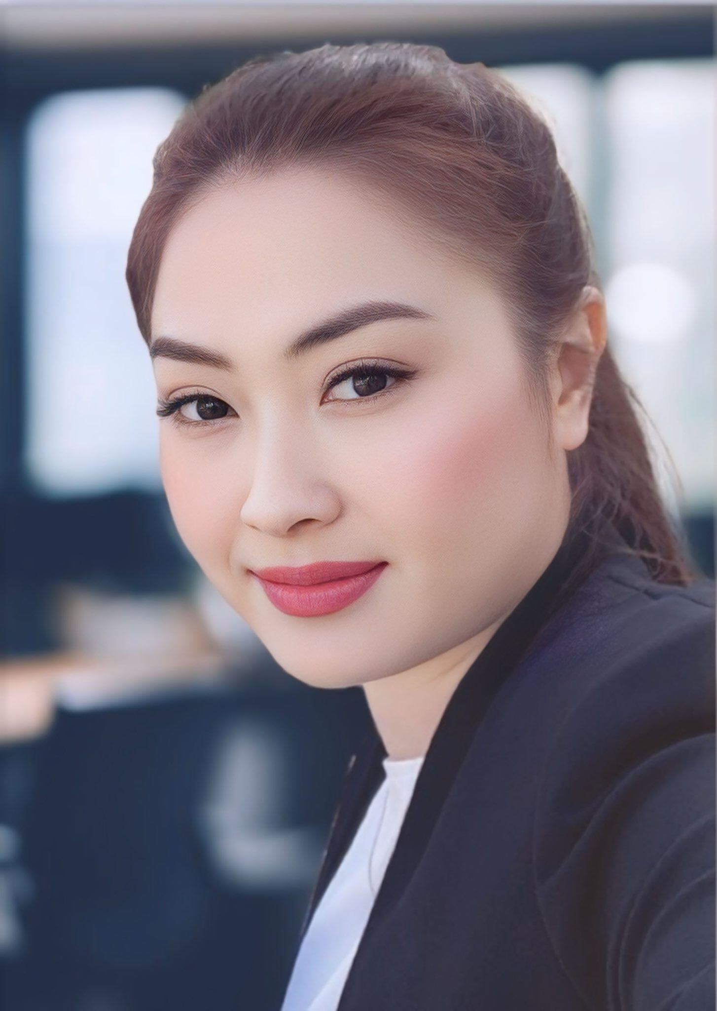 Thu Vân giờ trông đầy đặn hơn xưa, gương mặt cũng tròn hơn.