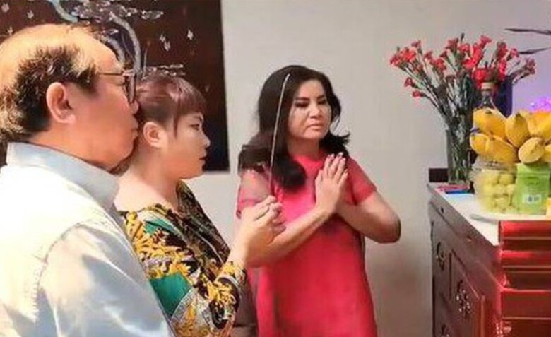 Thu Vân đến nhà chồng cũ thắp hương xin lỗi sau 13 năm.