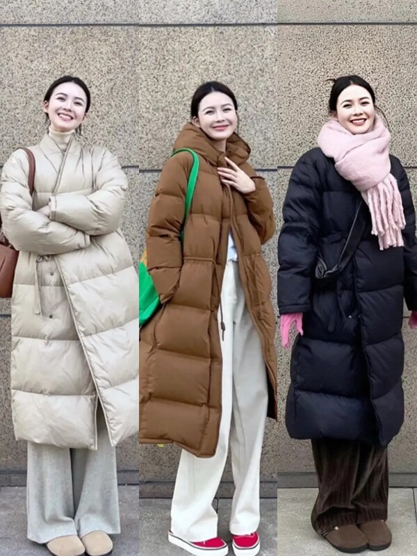 Áo phao dáng dài lại phù hợp với phong cách layering, chẳng hạn phối cùng áo len và gile hoặc áo khoác blazer, không chỉ giữ ấm tốt mà còn tạo hiệu ứng thị giác gọn gàng, sang trọng. Hoàn thiện set đồ bằng quần nhung hoặc dệt kim ống rộng và sơ vin gọn gàng sẽ giúp kéo dài đôi chân, “ăn gian” chiều cao rõ rệt.