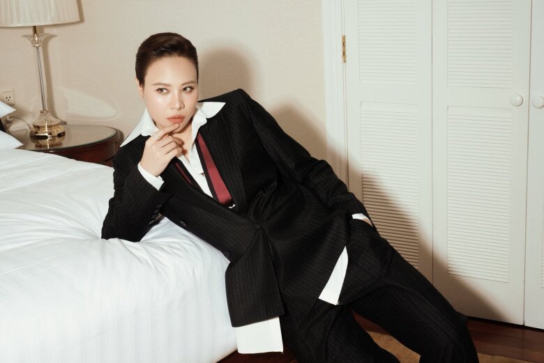 Khung hình ngập tràn sự nam tính của bà xã Cường Đô La.