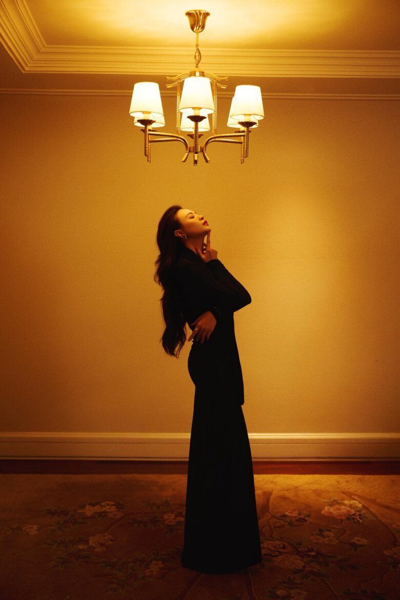 Mừng sinh nhật tuổi mới, Đàm Thu Trang hiếm hoi mới khoe sắc vóc quyến rũ và nữ tính đến vậy.