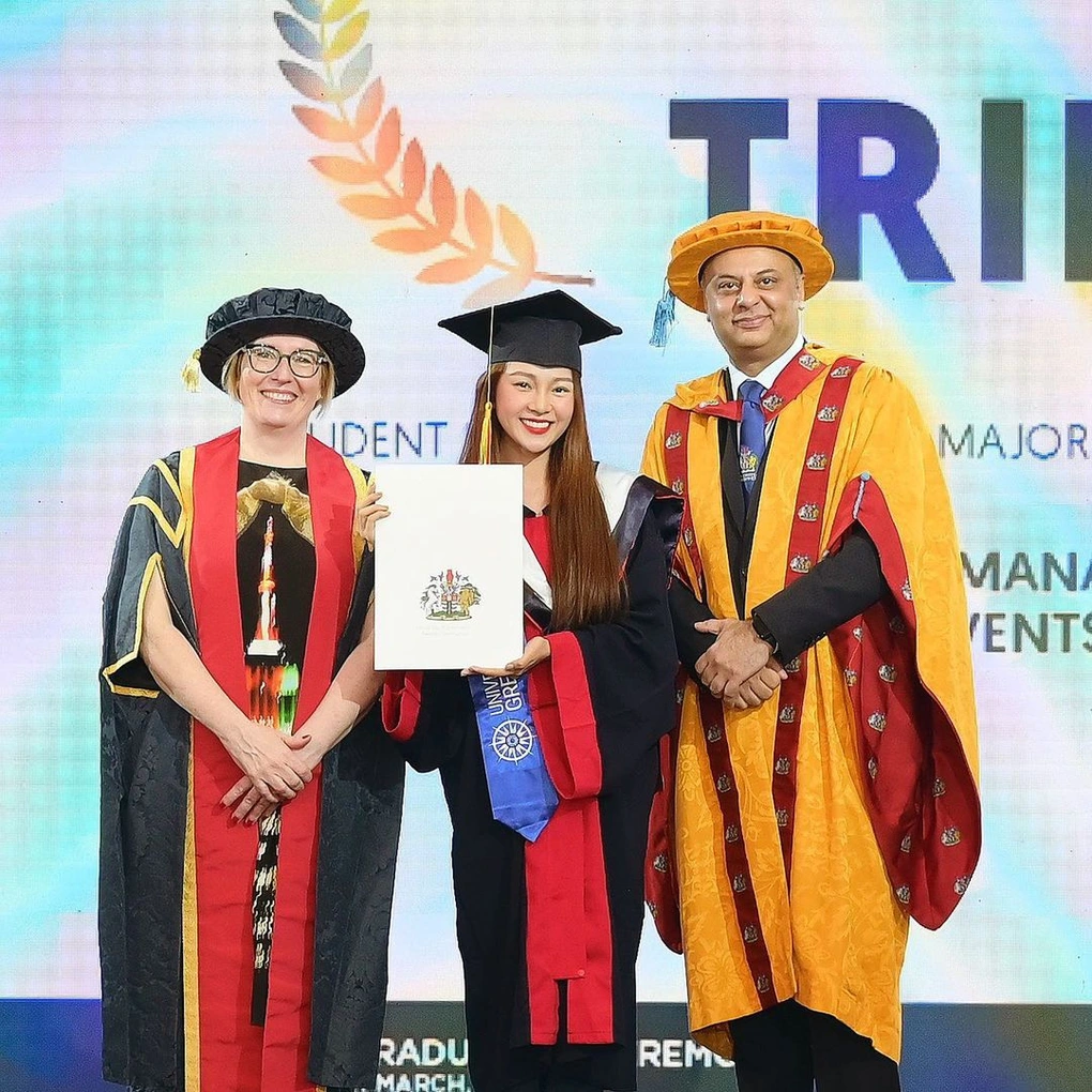 Năm 2022, Tam Triều Dâng tốt nghiệp ngành Quản trị kinh doanh tại Đại học Greenwich. Cô mong muốn ngoài diễn xuất còn có thêm nhiều đường hướng để phát triển trong tương lai