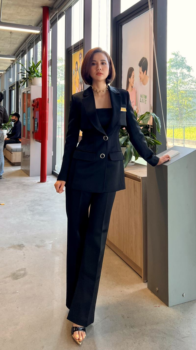 Huyền Lizzie là mỹ nhân mặc đồ công sở đẹp nhất màn ảnh, chị em mê phong cách tổng tài tham khảo ngay - 14