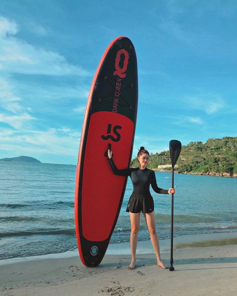 Nữ tiếp viên trưởng đẹp nhất nhì ngành hàng không có gia thế đặc biệt, U40 giữ da trong như ngọc, body không góc chết - 12