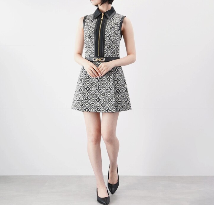 Mẫu váy này đến từ thương hiệu xa xỉ Louis Vulton với họa tiết monogram sang chảnh có giá hơn 80 triệu đồng.