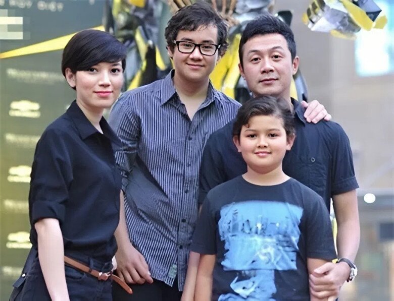 Dù Anh Tuấn hơn cô 14 tuổi và đã có con riêng, Lý Hồng Nhung chưa bao giờ xem đó là rào cản trong chuyện tình cảm.