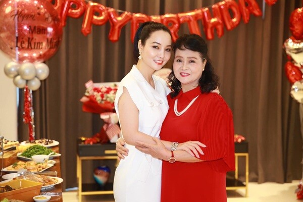 Nữ diễn viên được thừa hưởng nhiều nét đẹp từ mẹ.