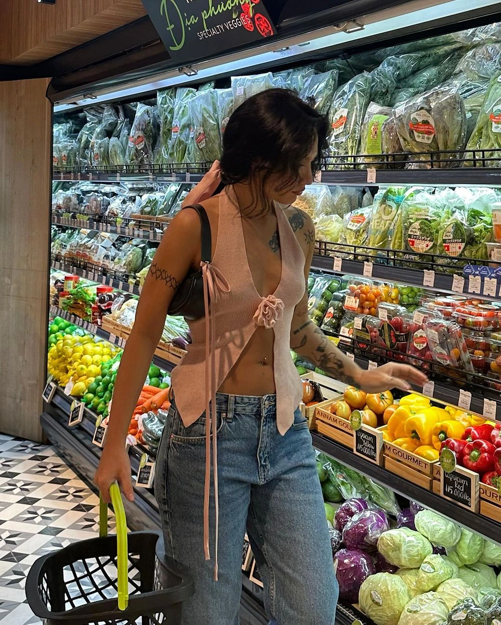  Phong cách thời trang đẹp mắt, độc đáo của Naomi luôn khiến giới trẻ trầm trồ.