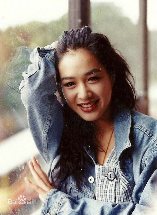 Vẻ đẹp vừa ngây thơ lại pha chút quyến rũ của mỹ nhân một thời.