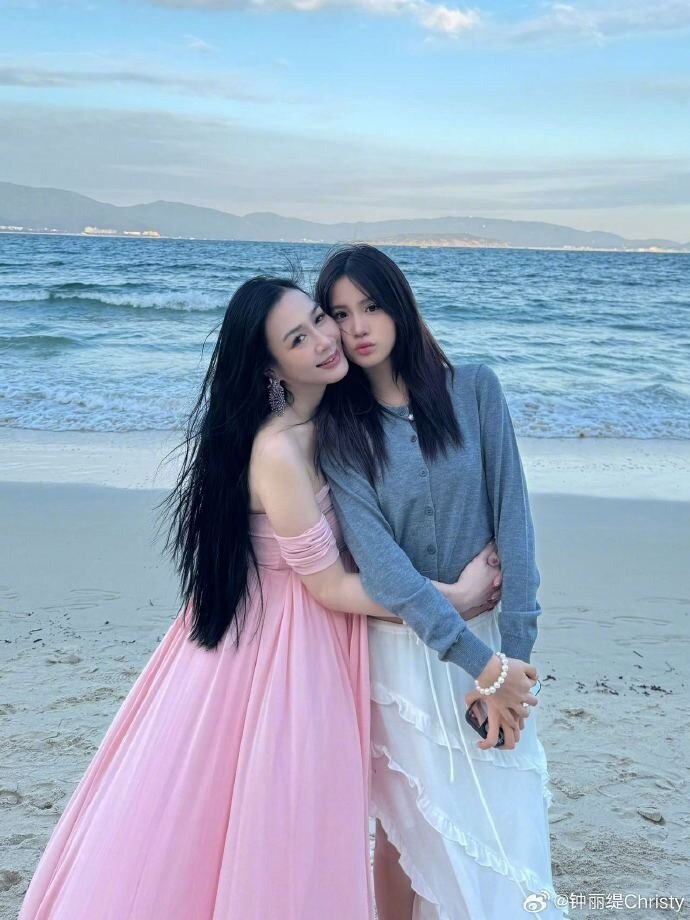 Cayla chính là bản sao hoàn hảo của người mẹ mỹ nhân.