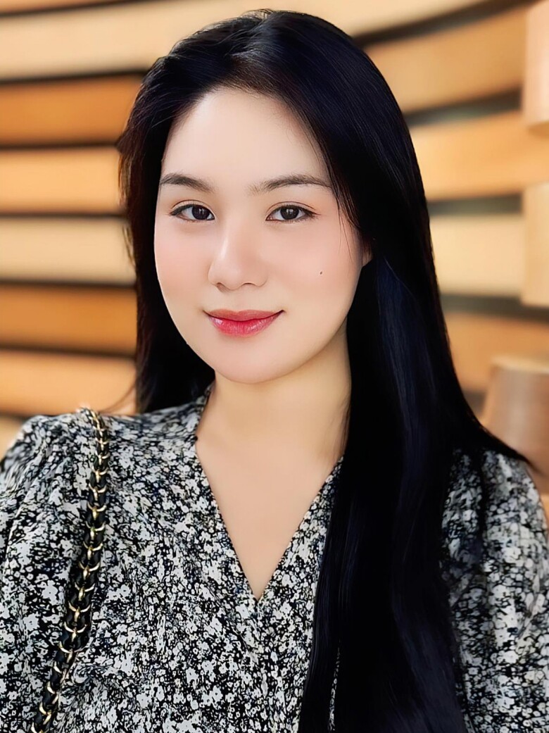 Càng trưởng thành, Khánh Ngân càng “lên hương” nhan sắc với đường nét ngày một sắc sảo và thanh thoát.