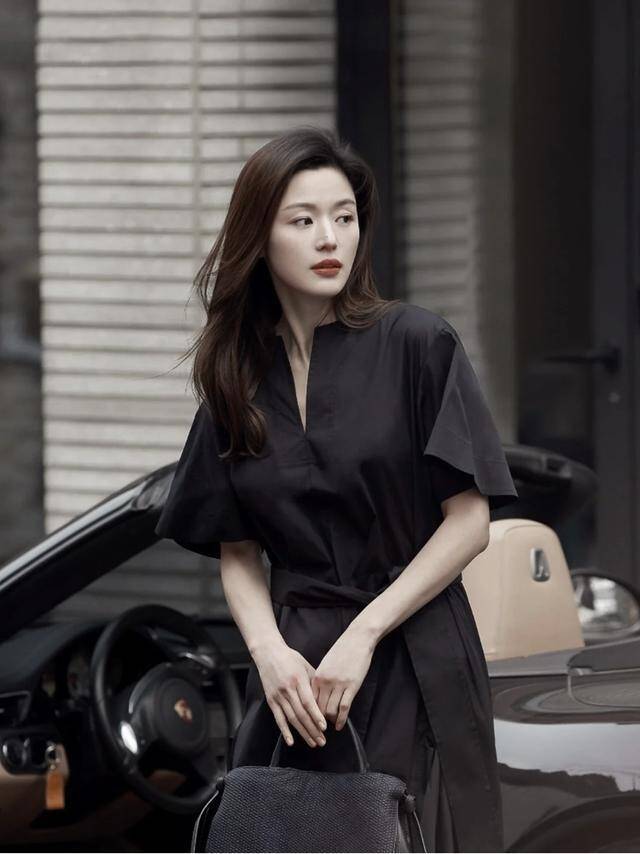 Cùng kiểu mặt sao người khác cắt mái thì trẻ còn bạn lại già? Cứ dựa vào điểm này sẽ tôn ngũ quan hài hòa - 16