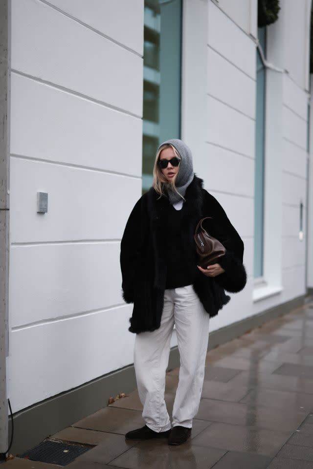 Quần jeans trắng Cloud Dance dáng rộng mang đến vẻ ngoài thoải mái, phóng khoáng, đồng thời thể hiện tinh thần thời trang tự do, năng động.