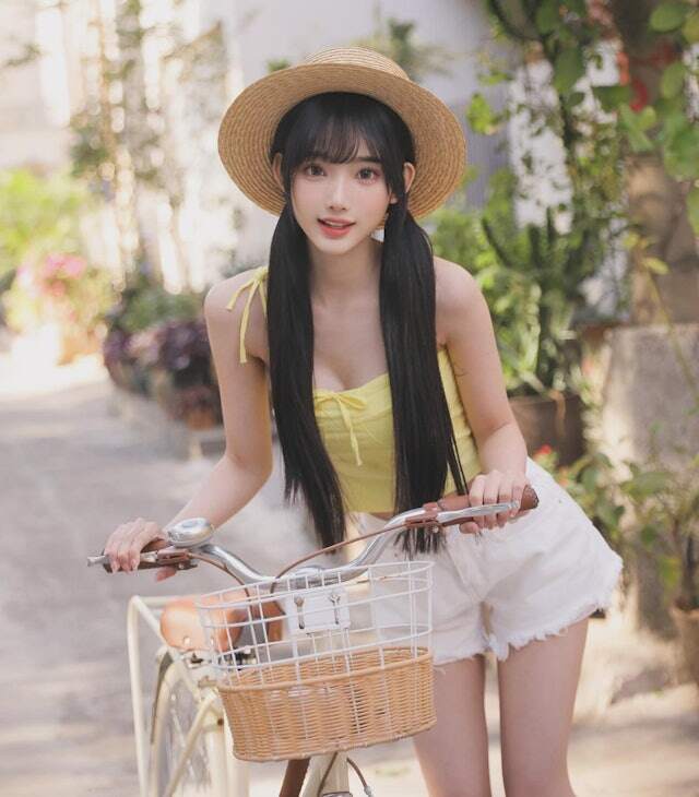 amp;#34;Thiên kim tiểu thưamp;#34; là bạn gái kém 21 tuổi của bạn thân Châu Kiệt Luân: Nhan sắc ảo như AI, body quyến rũ mê người - 11