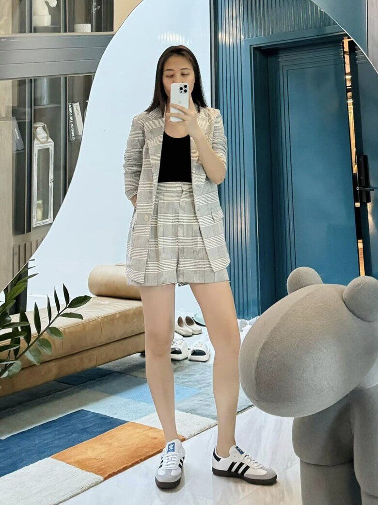 3 nàng dâu hào môn khéo chọn giày khi sánh đôi bên chồng, một mỹ nhân đi dép lê mà được khen hết lời - 24