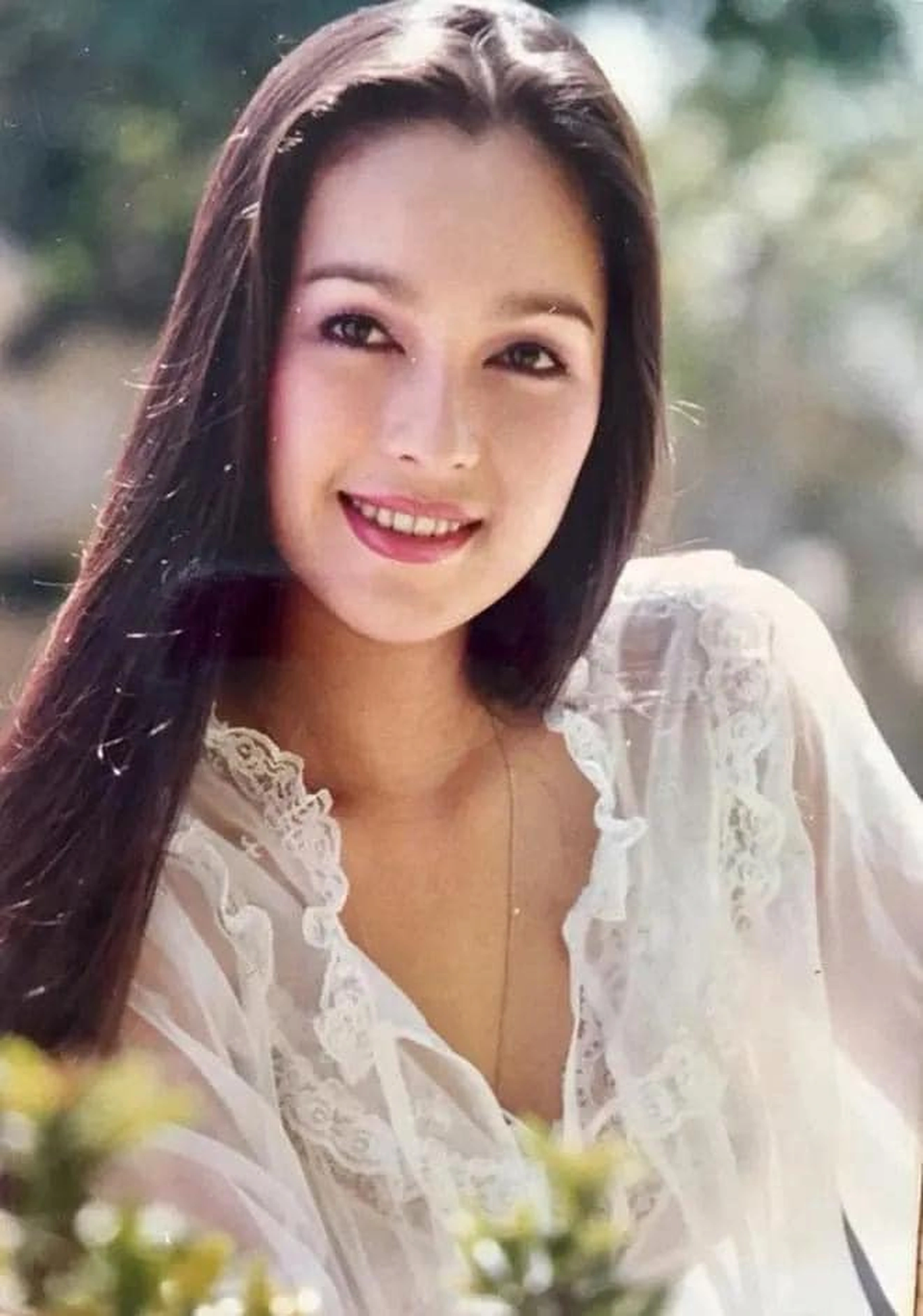 Dung nhan 2 bóng hồng nổi tiếng trong đời Thương Tín: amp;#34;Nữ hoàng ảnh lịchamp;#34; U65 vẫn đẹp sang, tuyệt đỉnh giai nhân lại tàn tạ - 2