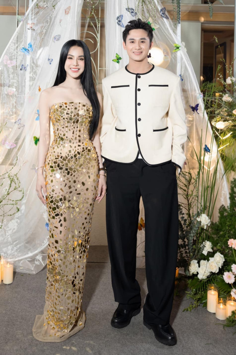 Không chỉ thăng hạng về nhan sắc, cả sự nghiệp và tình duyên của mỹ nhân 8x cũng thăng hoa.