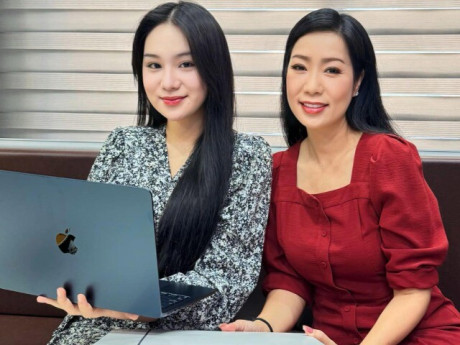 Đẹp - Con gái đại gia ngành nhựa có mẹ là Á hậu, xưa mũm mĩm nay tuổi 23 "chân dài như sếu", có điểm đẹp lấn át mẹ