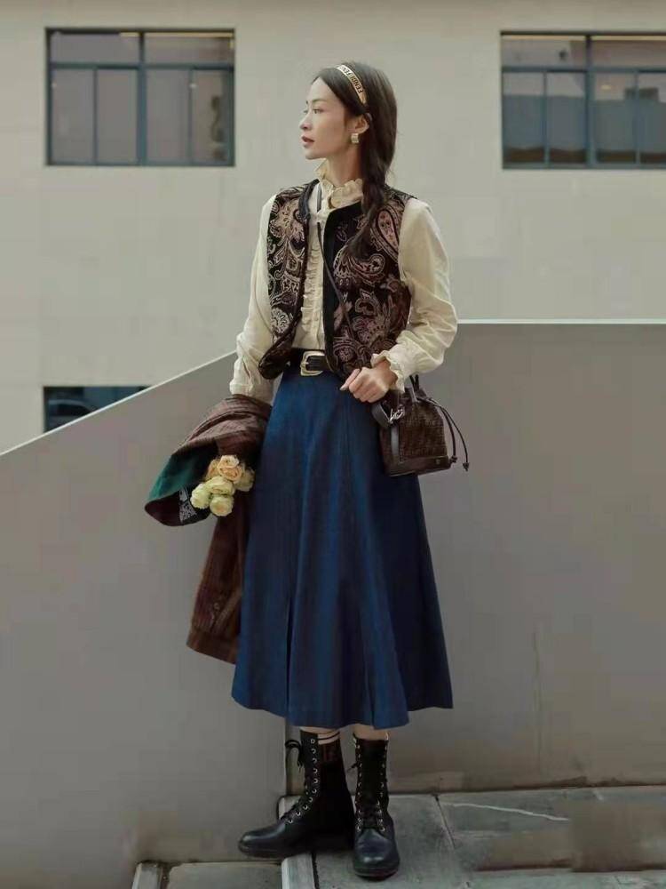 Sang đông, chị em chỉ cần sắm 4 kiểu giày vừa ấm vừa kéo chân này, phối đủ kiểu váy áo đều hợp - 2