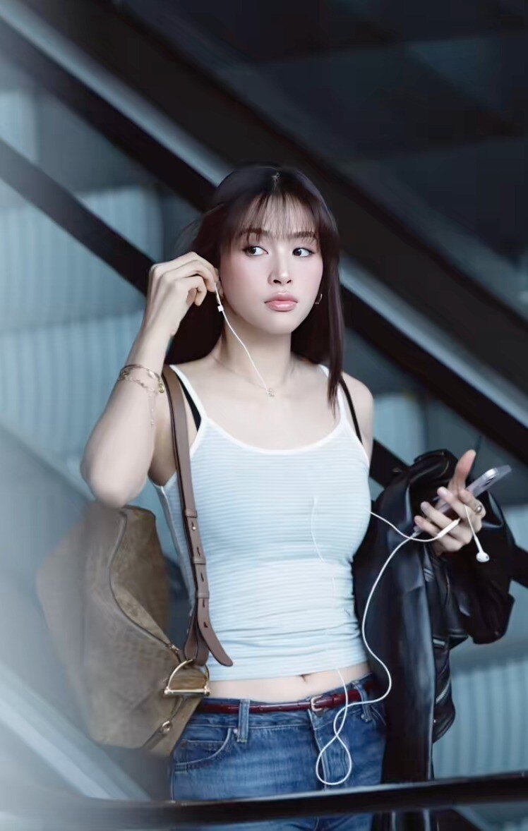 Sao Việt đu trend “ảnh trạm tỷ”: Huyền Lizzie sang chảnh, đến Chi Pu thì lạ lắm - 3