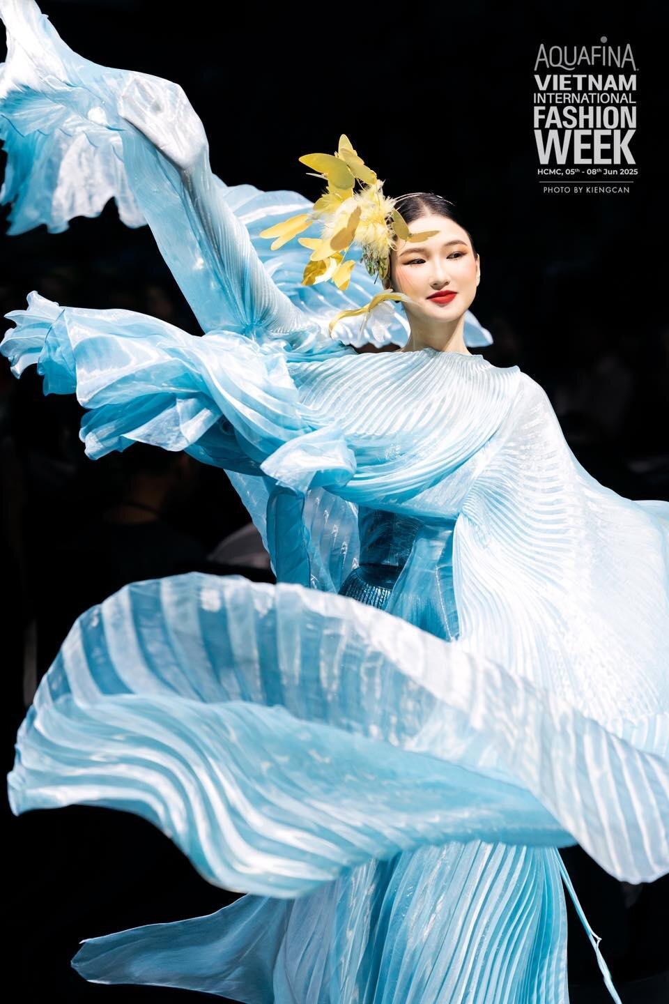 amp;#34;Nàng Mơamp;#34; từ Tiktoker thị phi đến nàng thơ làng mẫu: amp;#34;Nếu cứ chọn chiếc áo vừa vặn, tôi sẽ không bao giờ biết giới hạn của mìnhamp;#34; - 4