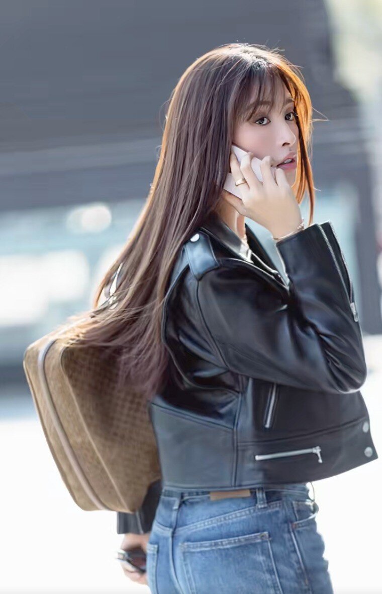 Sao Việt đu trend “ảnh trạm tỷ”: Huyền Lizzie sang chảnh, đến Chi Pu thì lạ lắm - 4