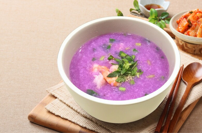 Khoai mỡ nấu tôm giúp cấp ẩm từ bên trong, cải thiện độ đàn hồi và mang lại làn da hồng hào, mịn màng tự nhiên.