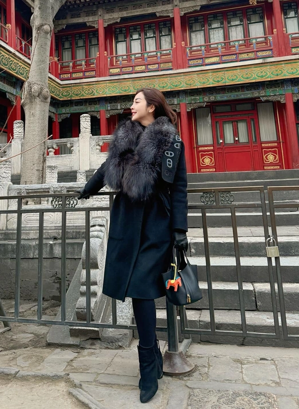 Mặc áo khoác lông vừa sang vừa trẻ như mỹ nhân Việt, chị em hóa thành quý cô amp;#34;giàu ngầmamp;#34; - 9