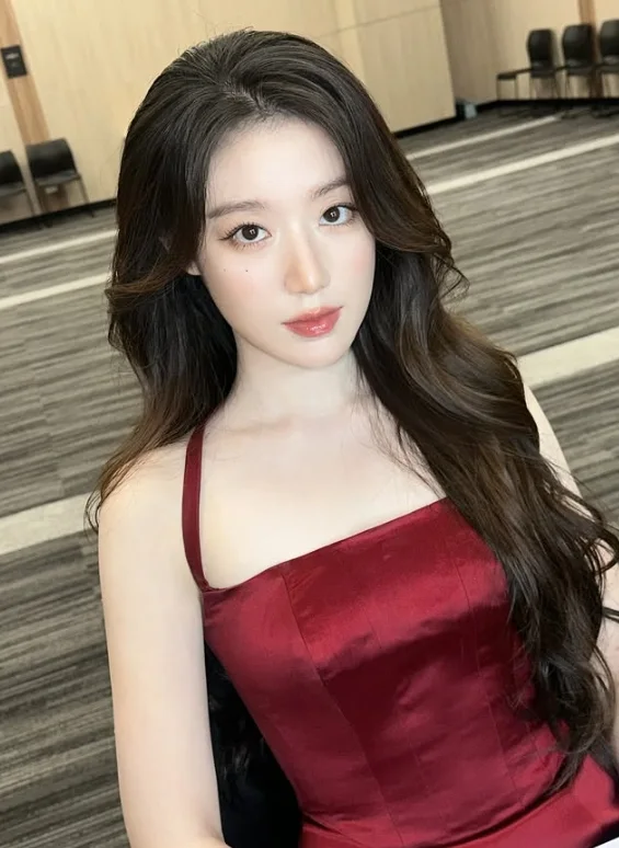 Mặc gì ngày đầu tiên của năm 2026 để cả năm may mắn? Chị em cứ diện theo công thức sau sẽ amp;#34;đầu xuôi đuôi lọtamp;#34; - 9