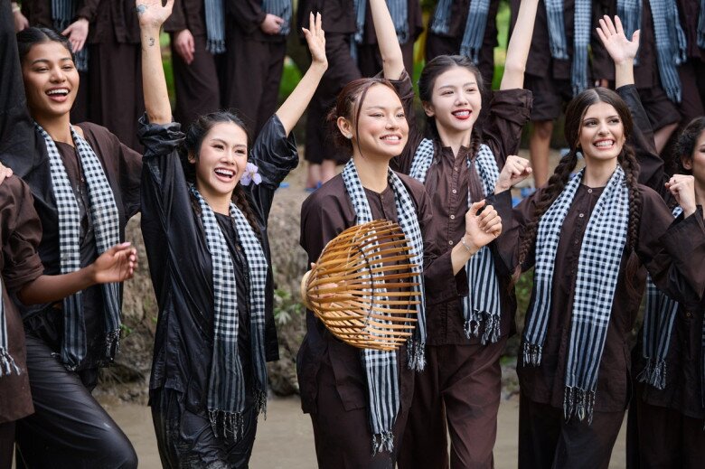 Mai Ngô tích cực tham gia các hoạt động trong quá trình tham gia Miss Charm và luôn hòa đồng với các thí sinh khác, gây được nhiều thiện cảm.