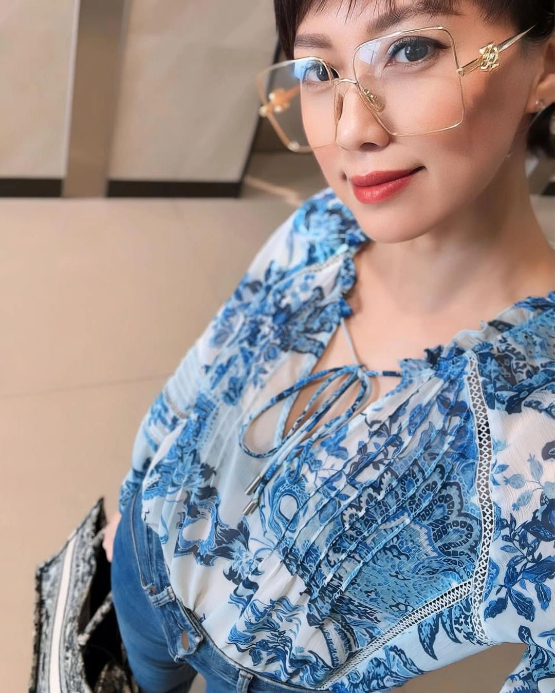 Mẹ vợ cầu thủ Đoàn Văn Hậu U50 mà trẻ trung không kém thiếu nữ với làn da mịn màng, sáng đẹp.