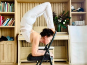 Mẹ Hồ Ngọc Hà thuần thục tư thế yoga "khó nhằn" ở tuổi U70