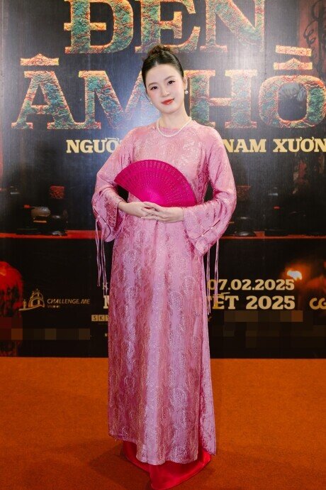 Midu dạo này giấu tiệt body amp;#34;mê ngườiamp;#34; với đồ rộng thùng thình, khác hẳn lúc xưa mặc gợi cảm đi dạy - 9