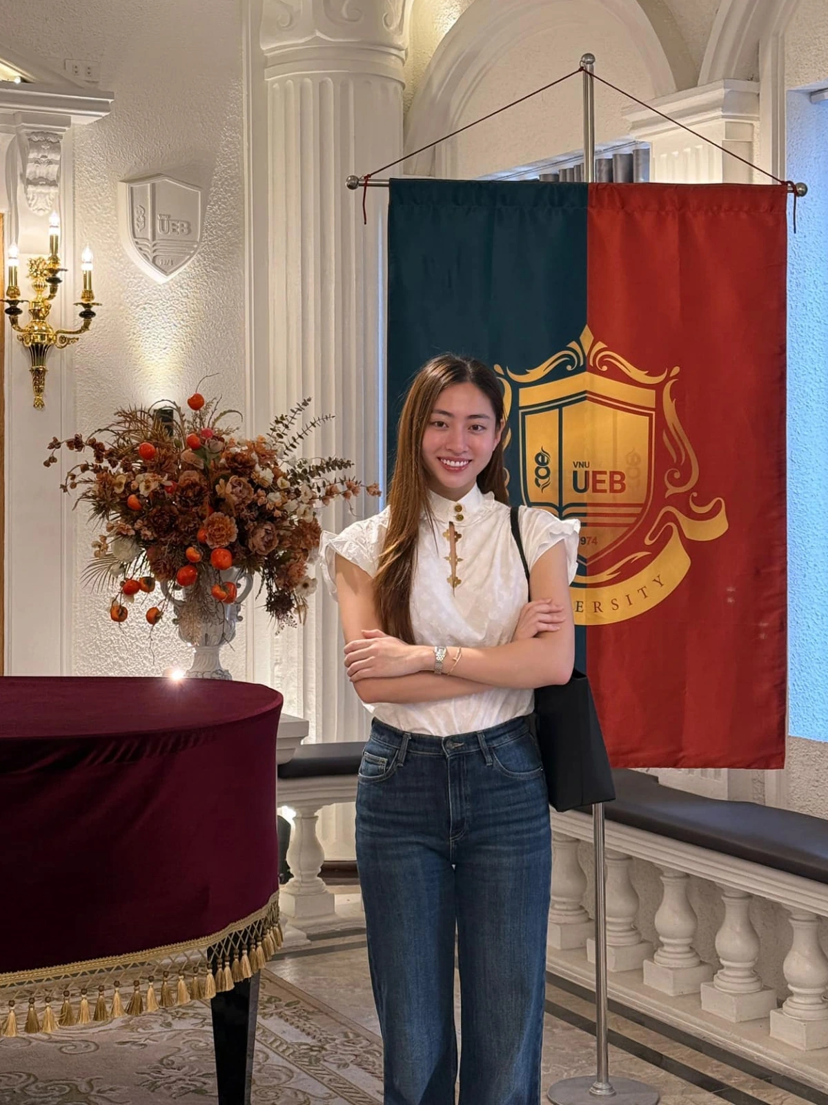 Cô còn có thành tích học tập đáng nể.