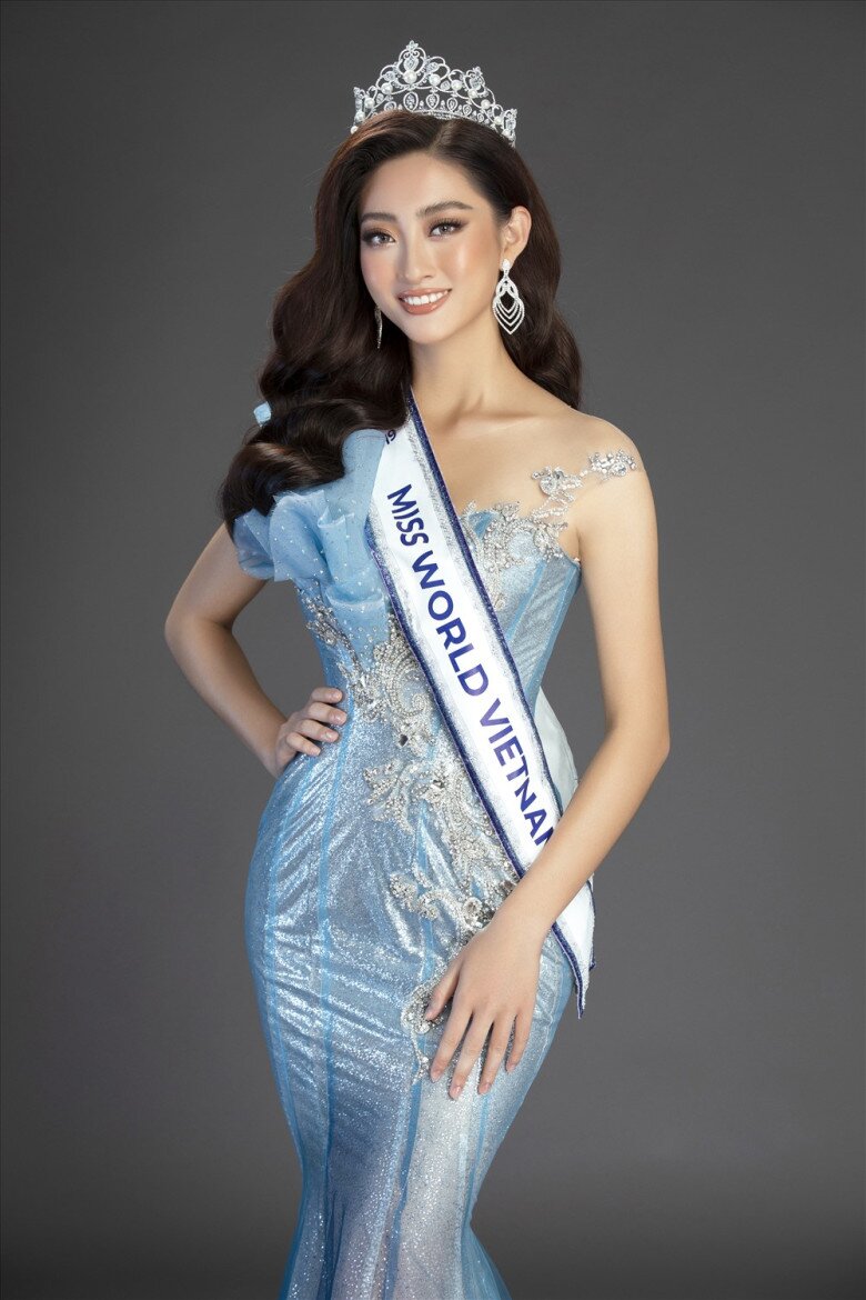 Lương Thùy Linh đăng quang Miss World Vietnam 2019 khi mới 19 tuổi.