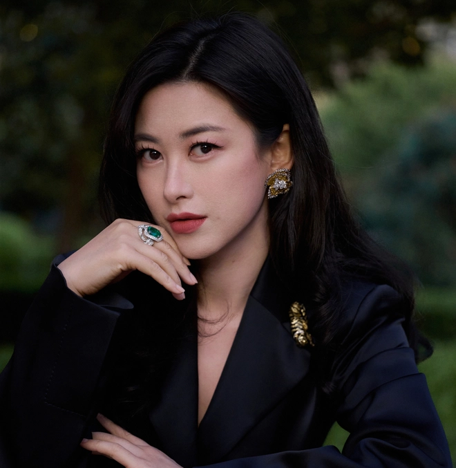 Vẻ đẹp kiêu sa, đài các của Chu Châu giúp cô luôn giữ vững vị trí trong top danh sách những người phụ nữ đẹp nhất thế giới suốt 8 năm liên tiếp.