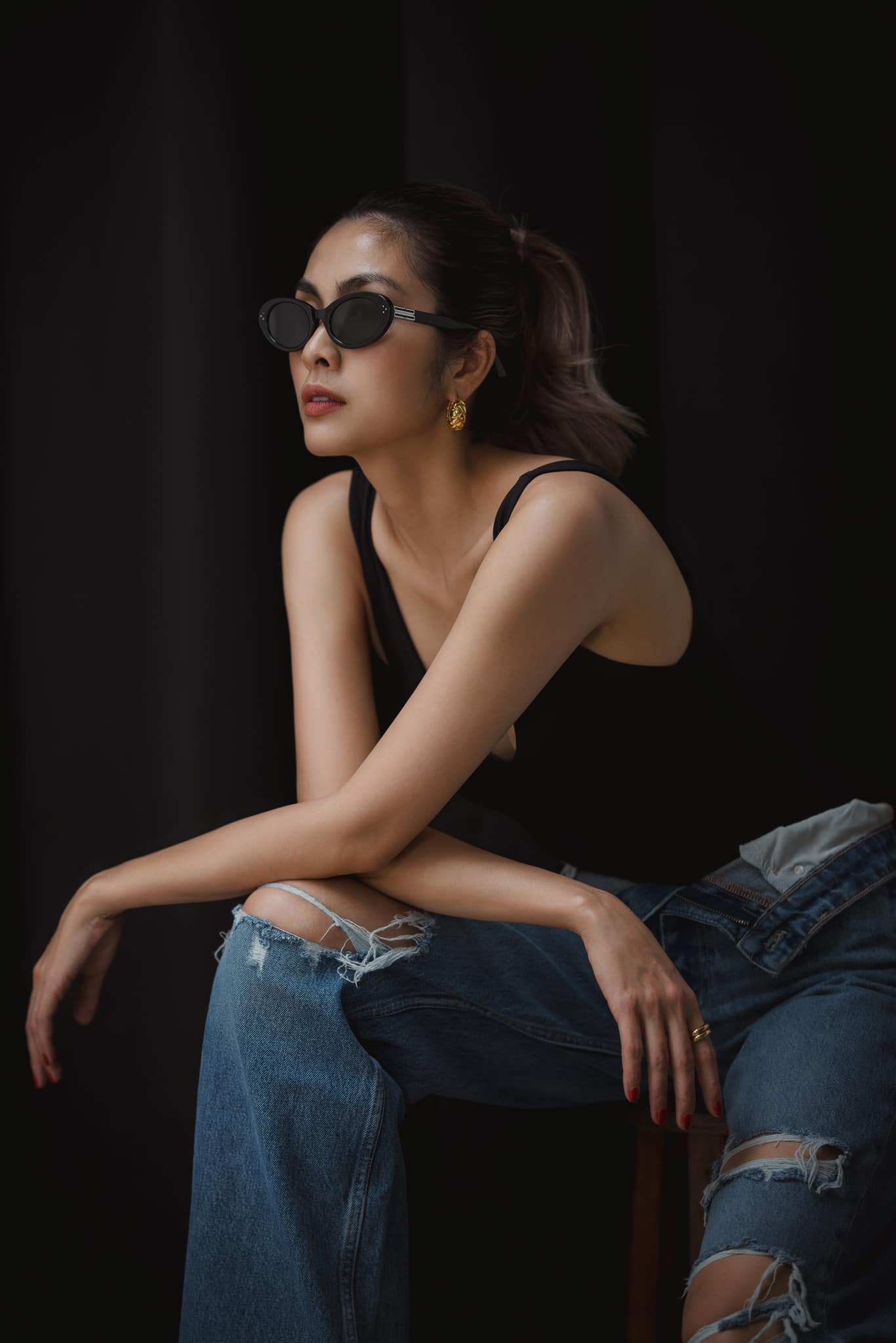 Từ nàng ngọc nữ với nhan sắc trong trẻo, Hà Tăng nay đã thành người phụ nữ toát lên khí chất sang trọng, quyền lực nhưng không kém phần quyến rũ.