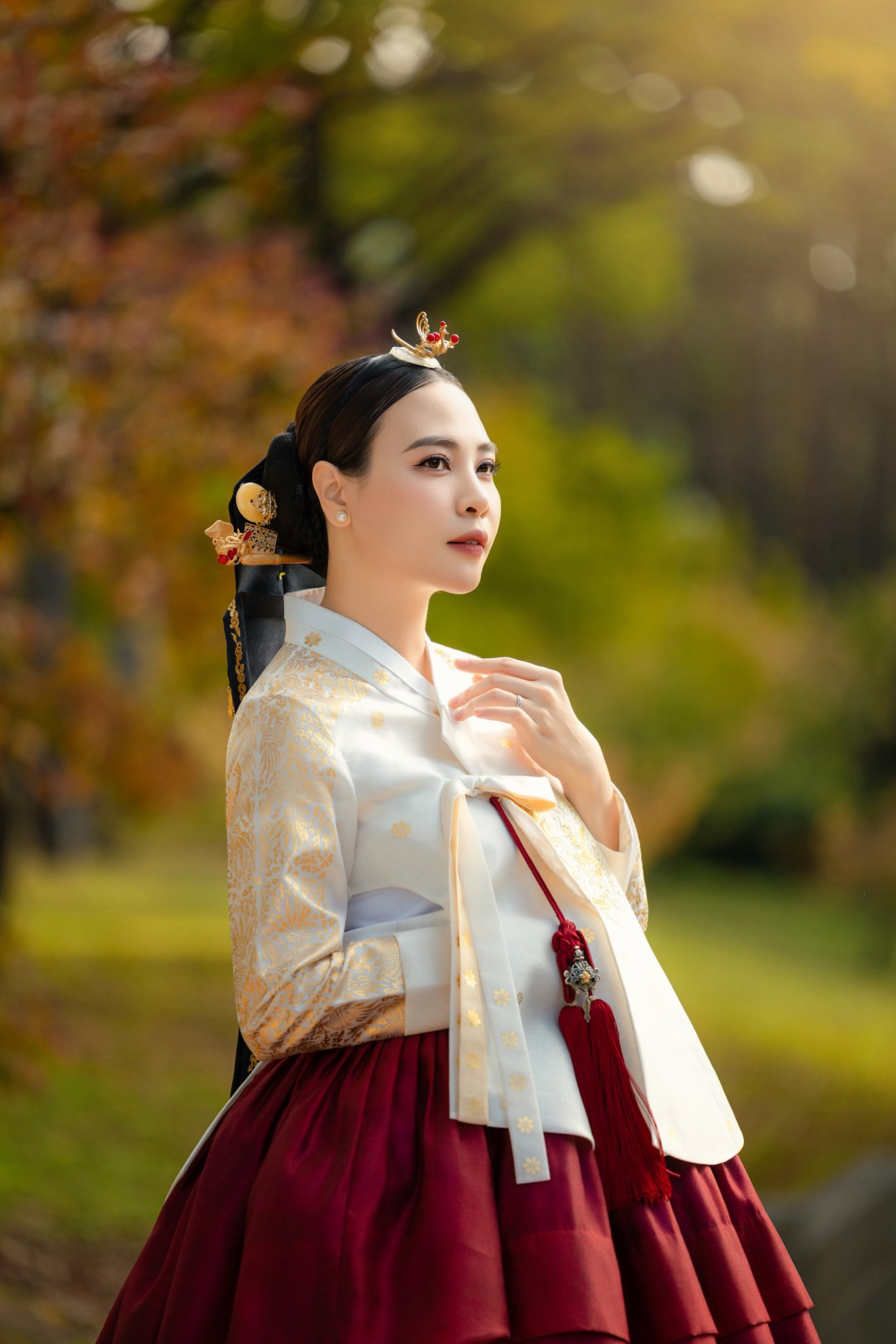 Bộ ảnh Hanbok dịu dàng, đằm thắm mới đây của Đàm Thu Trang khiến ông xã cũng phải khen xinh.
